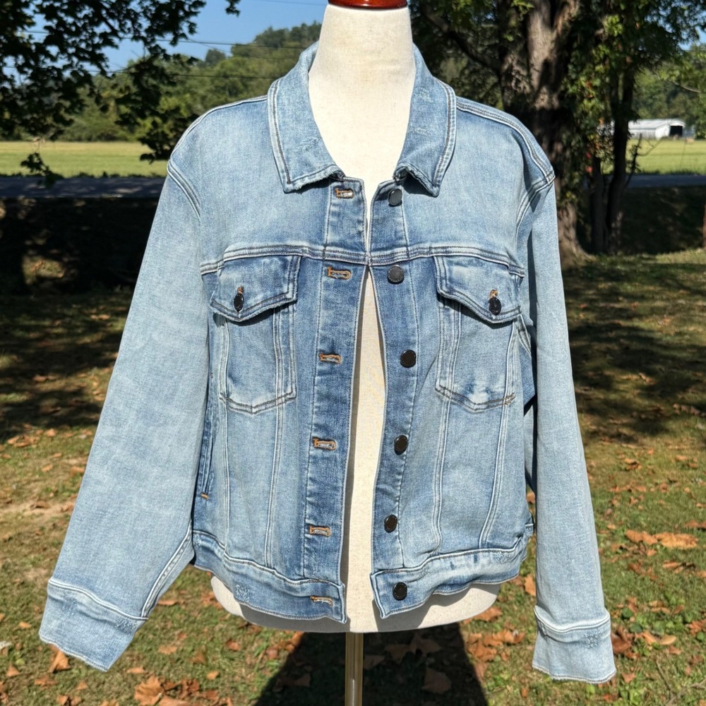 Universal Standard Blue Denim Trucker Jacket XL Light Wash Distressed Y2K Fall